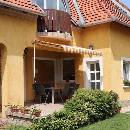 B6 Apartman Veszprém Екстериор снимка
