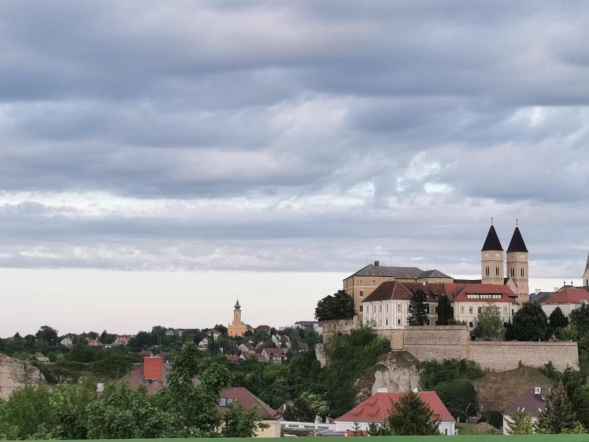B6 Apartman Veszprém Екстериор снимка